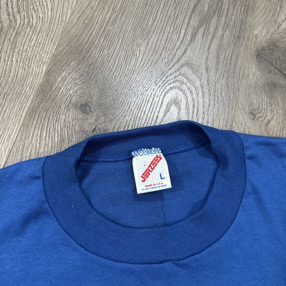 Vintage 80s Single Stitch Penguins Marching Tee T Shirt Size Large - Picture 4 of 7